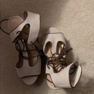 Tan/brown tall pumps with laces